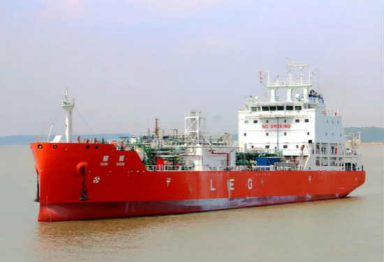 南京金陵船厂6500立方乙烯船试航归来