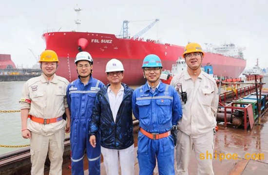 扬州中远海运重工承建新加坡FSL首制114k成品油轮顺利出坞