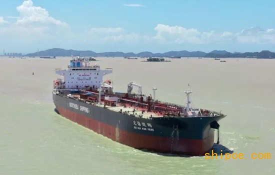 广船国际为北海船务建造的6.5万吨原油船2号船启程试航