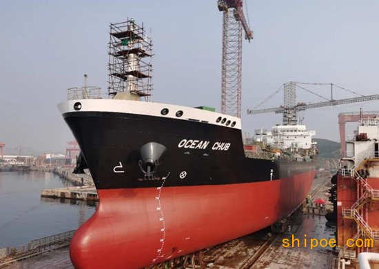 威海三进船业1.1万吨油化船H3025成功下水