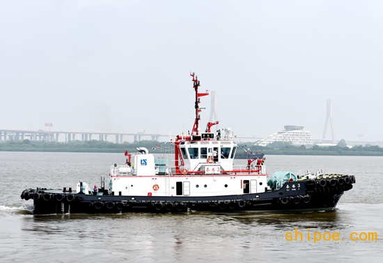 我国第一艘主机气体排放满足CHINAⅠ、Ⅱ标准的 全回转拖船在镇江船厂出厂