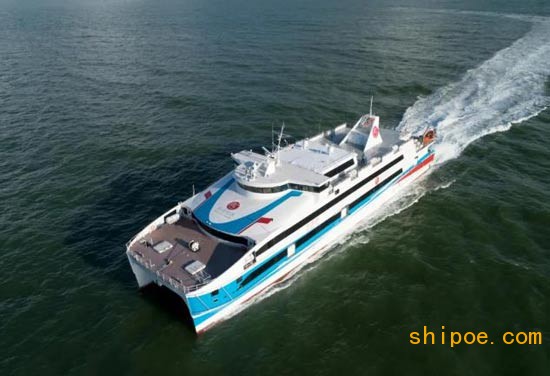 国内首艘1200客位大型豪华铝合金高速客船——“北游26”成功试航