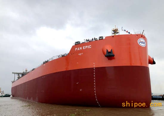 新时代造船两艘208000吨散货船顺利下水