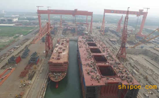 同坞建造的32.5万吨矿砂船1号船完成了半船