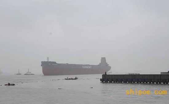 韩通船舶一艘82000吨散货轮顺利下水