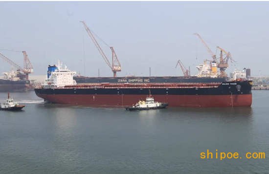 大船集团山船重工一艘8.2万吨散货船交工