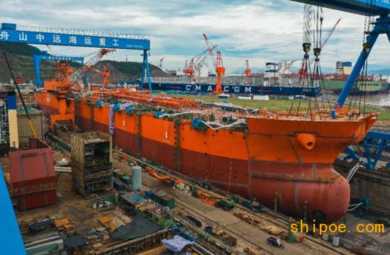 舟山中远海运重工15.2万吨穿梭油轮N687按期实现主船体成型