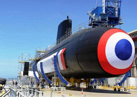法国第二代攻击型核潜艇首艇“絮弗伦”号海试
