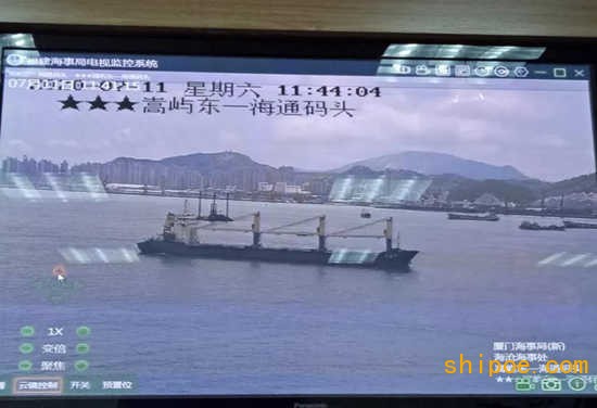 厦门港“十字路口”一艘万吨海轮突然失控，距礁石不足0.3海里！