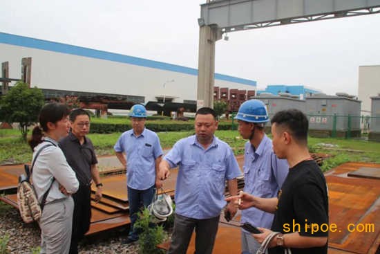 芜湖造船厂积极响应政府部署要求，为抗洪一线提前准备钢板材料、重型吊车等防洪战略物资