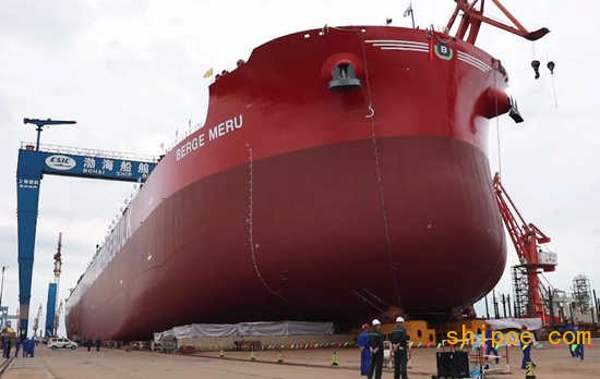 大船集团渤船重工建造的21万吨散货船22号船顺利下水