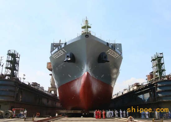 广东中远海运重工第9艘1750TEU集装箱船顺利下水