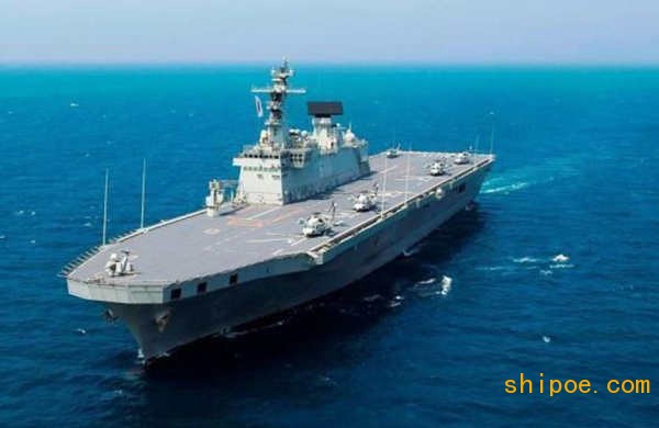 韩国“独岛”号两栖攻击舰