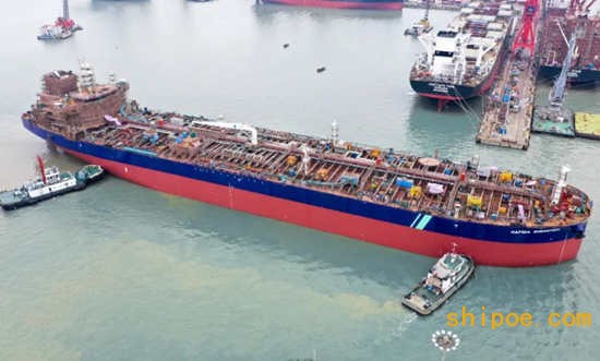 广船国际建造7.5万吨 化学品/成品油船 “HAFNIA SHENZHEN ”号 签字交付
