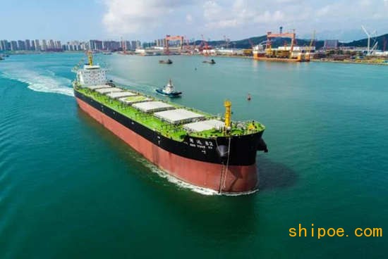 武船集团北船重工举行86000吨散货船首制船命名暨启航仪式