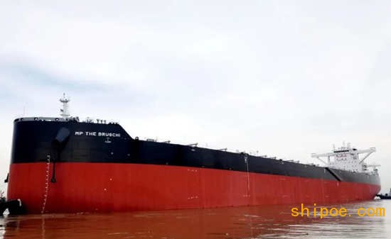 扬子江船业为Mangrove Partners建造第三艘20.8万吨散货船交付