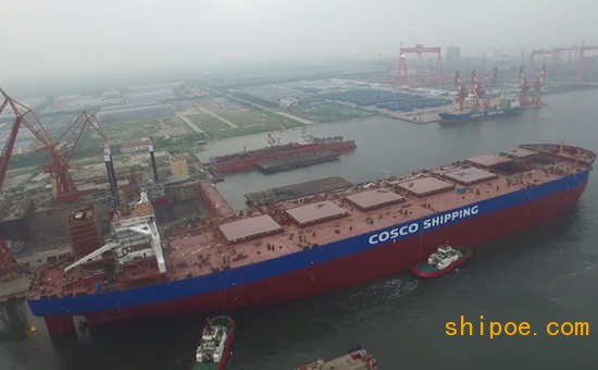 中国船舶天津新港建造的首艘VLOC出坞实现了两个突破
