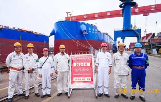 扬州中远海运重工首制210K散货船顺利下水