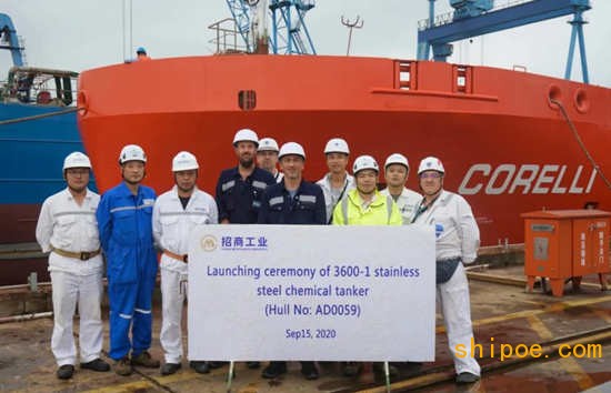 扬州金陵船厂3600吨不锈钢化学品船首制船顺利出坞