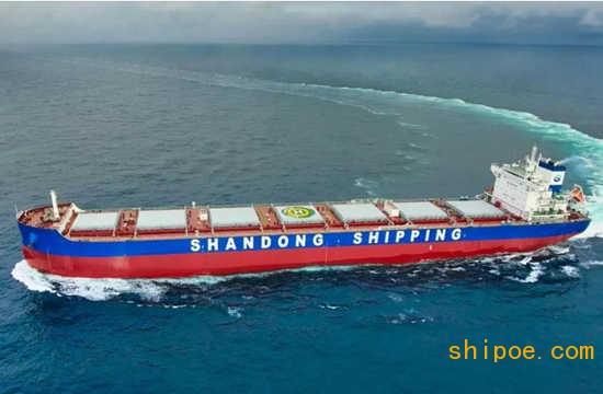 扬州中远海运重工建造的第三艘8.12万吨散货船顺利命名