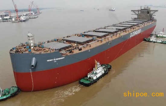 韩通船舶一艘208000吨散货轮顺利出坞