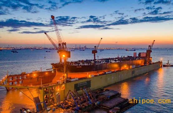 上海中远海运重工“猎鹰”轮顺利实现首次进坞节点