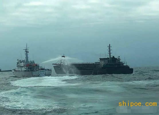 民進黨人士曝臺海巡艦艇用高壓水槍射擊大陸抽砂船