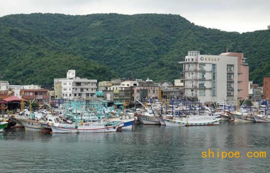 台渔船在钓鱼岛海域被日本公务船冲撞，台舰行动