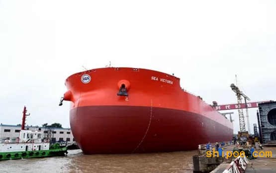 新时代造船一艘325000吨超大型矿砂船顺利下水