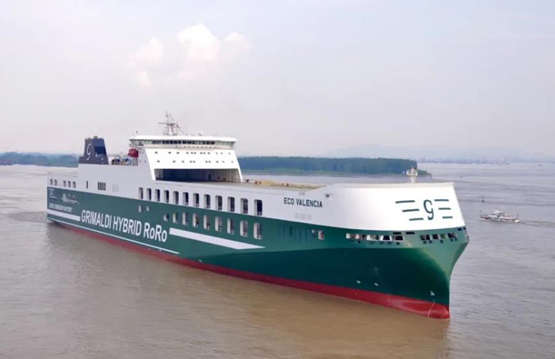  南京金陵船厂再度刷新国产最大货滚船交付记录