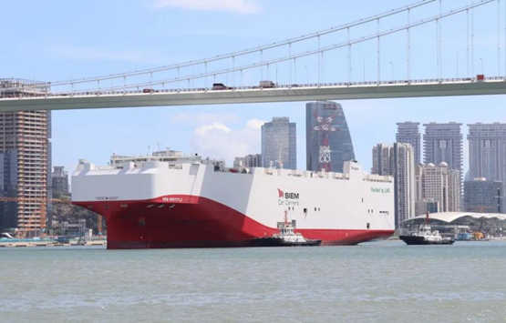 厦船重工交付全球第二艘7500车LNG汽车滚装船