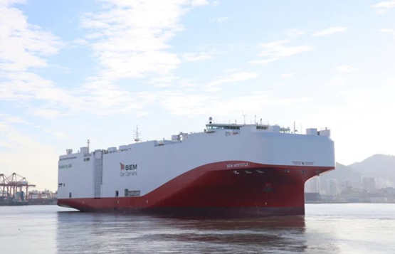 厦船重工第二艘7500车LNG汽车滚装船成功交付离港