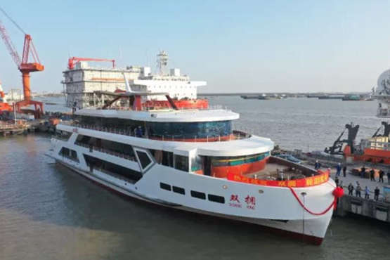 中国船舶七〇二所承担设计建造上海黄浦江五星级游船 “双拥”轮接水