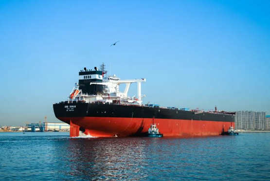  “武船造”北船重工32.5万吨矿砂船5号船出海试航