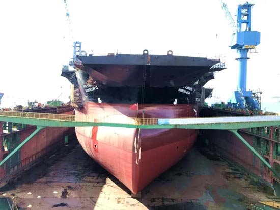 大连中远海运重工FPSO改装MV32项目提前出坞