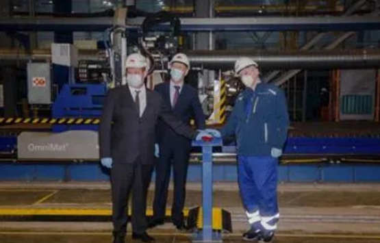 俄罗斯红星造船厂开始建造Arc7破冰型LNG船的首制船