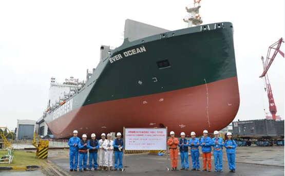 江南造船为长荣海运建造的第2艘2500箱船顺利下水