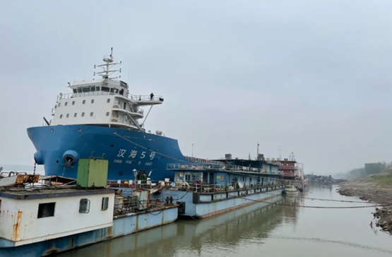 湖北造“汉海5号”江海直达 1140TEU集装箱船示范船试航