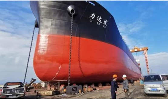 宁海县建造的最大吨位船舶成功下水