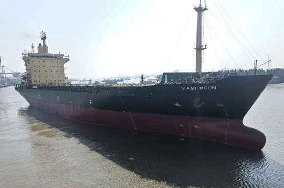 广东中远海运重工“明月”轮168小时坞内960平方米换板再创佳绩