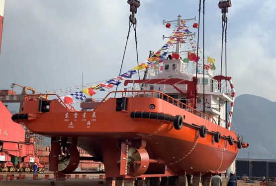 东方船舶设计38.8米多用途拖轮“东雷星辰”顺利上水