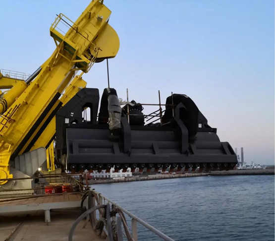 大连中远海运重工18000立方米挖泥船