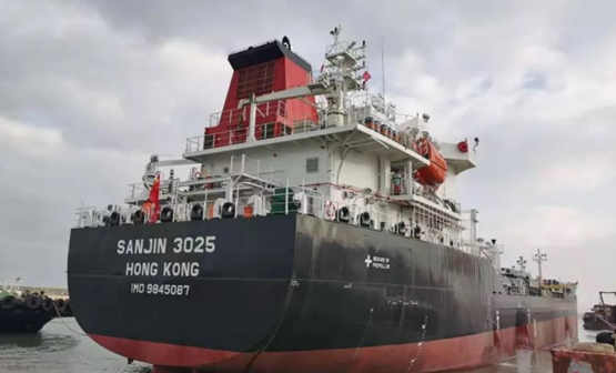威海三进船业交付一艘1.1万载重吨油化船