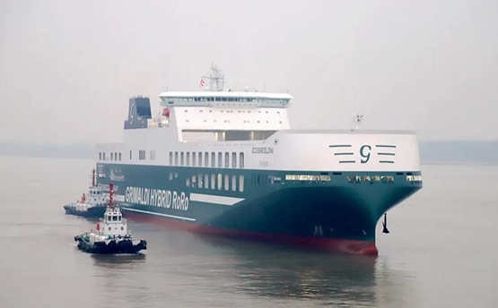 南京金陵船厂意大利7800米车道货滚船试航