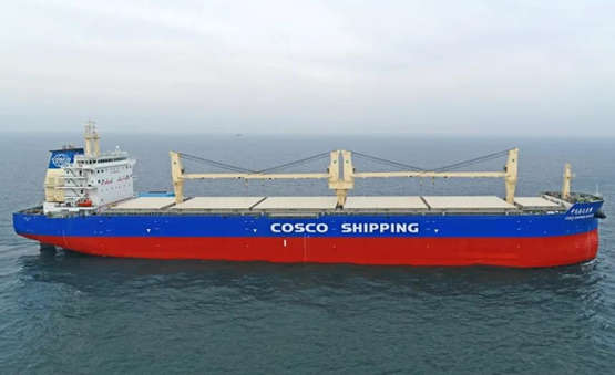 大连中远海运重工命名交付第十艘62000吨多用途纸浆船