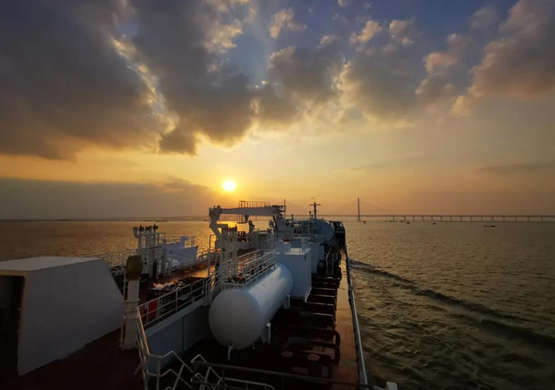 扬州金陵船厂16300吨双燃料化学品船顺利试航归来