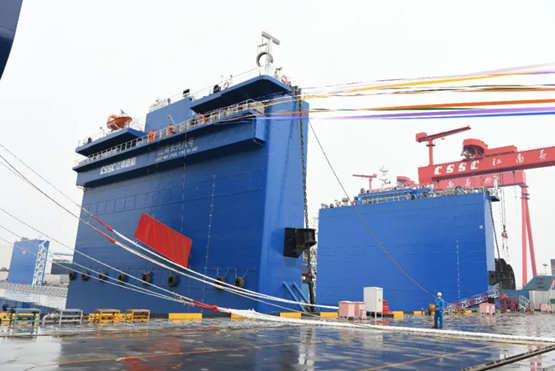 江南造船首座自制大型浮式作业装置正式投入使用