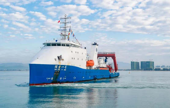 搭载七〇二所研制的“奋斗者”号胜利深潜的正是由广船国际所属文冲修造改装的“探索一号”科考母船。