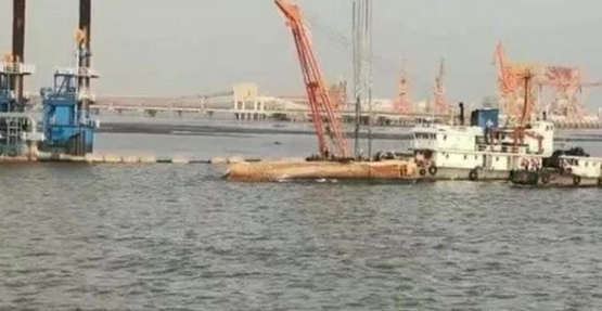 长江常熟海轮锚地一船只翻沉 4人被救2人遇难1人下落不明