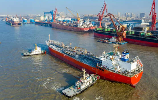 南通中远海运船务年修理船舶首次突破200艘